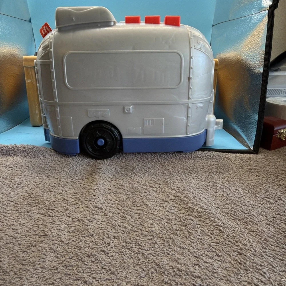 Fisher-Price Little People Light-up Learning Camper Playset 2021 Lights/Music